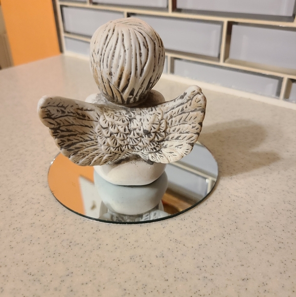 Angel figurine for sale today - Picture 4 of 9